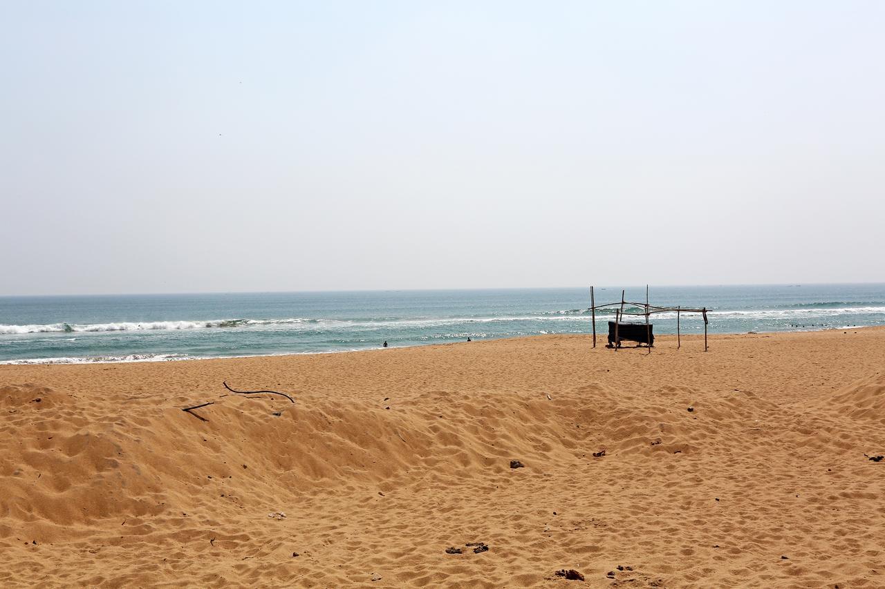 Hotel On Call Puri Laxmi Beach Resort Exteriör bild